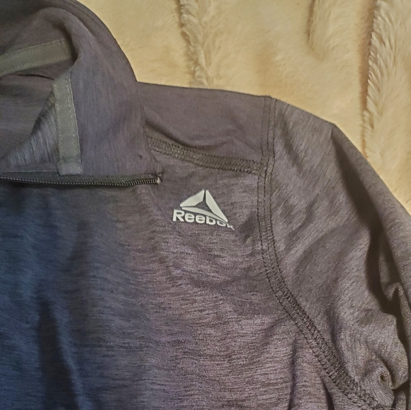 Reebok pullover - Picture 2 of 3